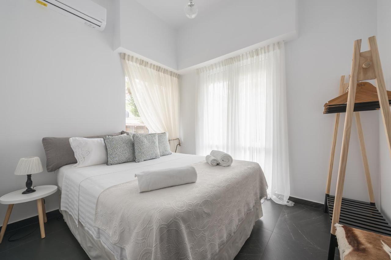 Garden Glyfada Villa *