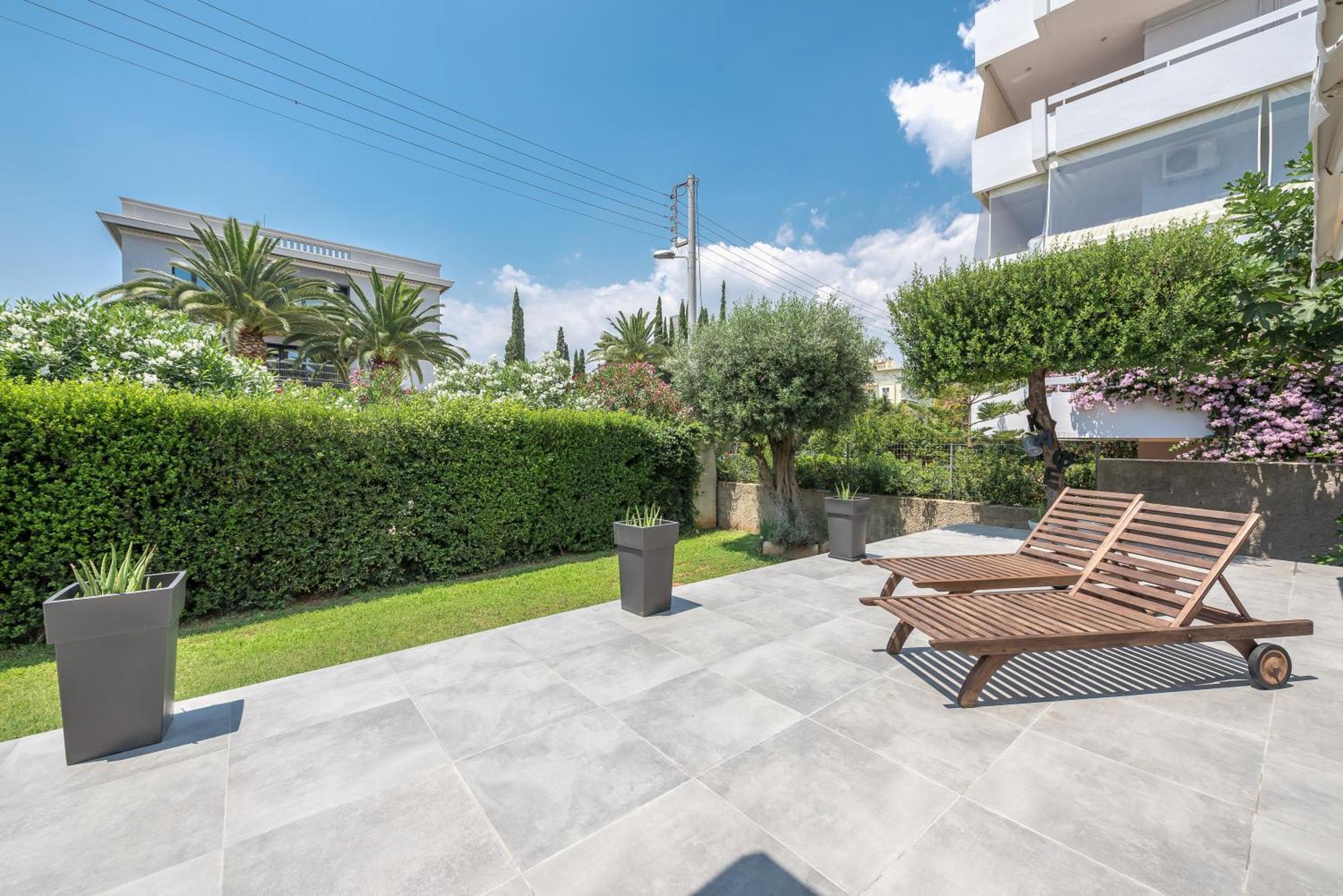 Garden Glyfada 別墅